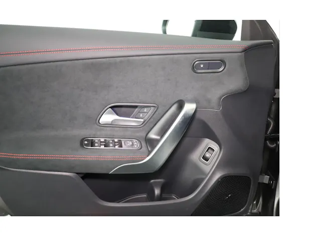 Mercedes-Benz CLA 220 4Matic 8G-DCT