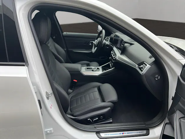 BMW 330e x DriveTouring Steptronic M Sport