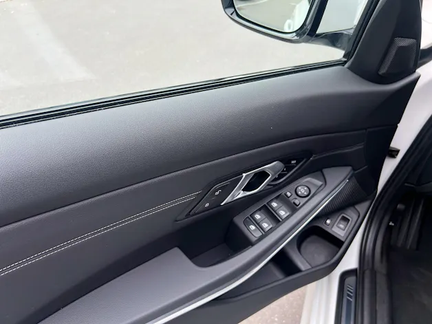 BMW 330e x DriveTouring Steptronic M Sport