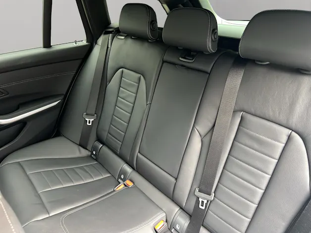 BMW 330e x DriveTouring Steptronic M Sport