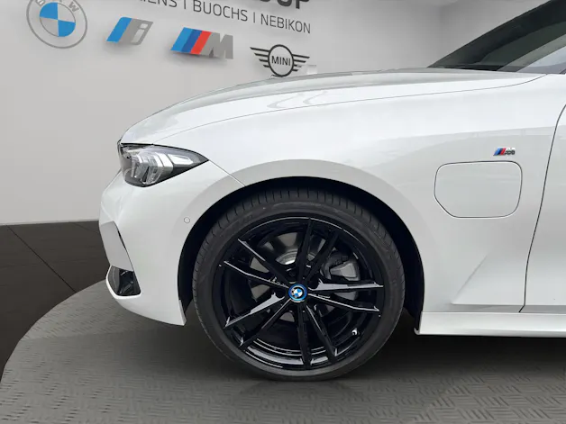 BMW 330e x DriveTouring Steptronic M Sport