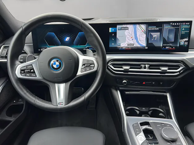 BMW 330e x DriveTouring Steptronic M Sport