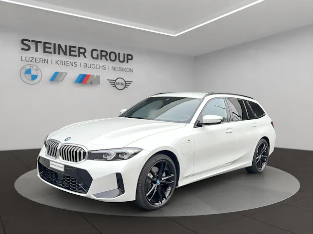 BMW 330e x DriveTouring Steptronic M Sport
