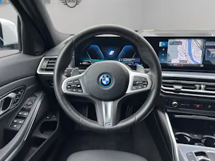 BMW 330e x DriveTouring Steptronic M Sport