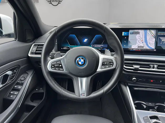 BMW 330e x DriveTouring Steptronic M Sport