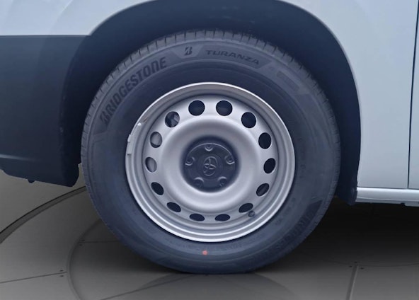 Vehicle image 17 Vehicle image 17