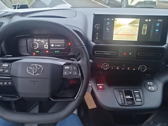 Vehicle image 10 Vehicle image 10