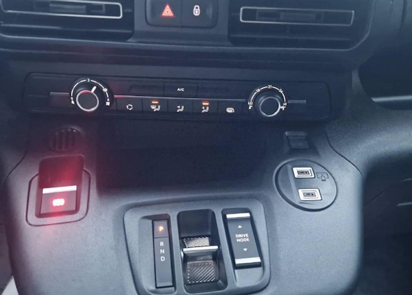 Vehicle image 13 Vehicle image 13