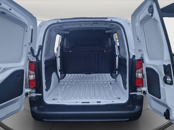 Vehicle image 15 Vehicle image 15