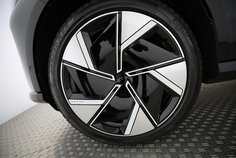 Vehicle image VOLVO EX 90