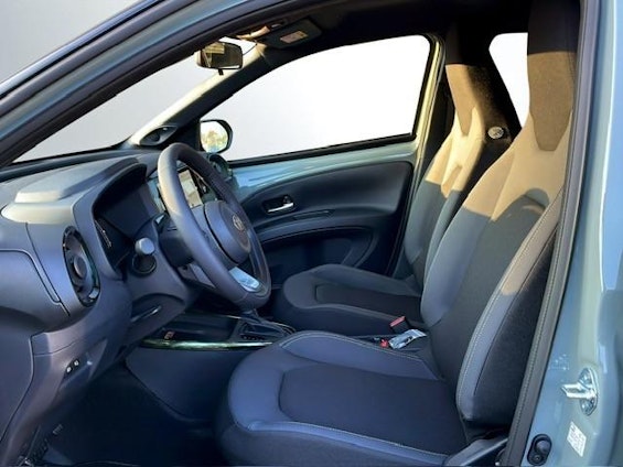 Vehicle image 5 Vehicle image 5