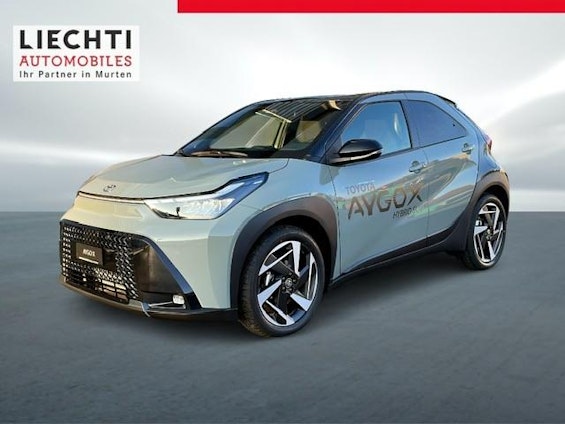 First vehicle image First vehicle image