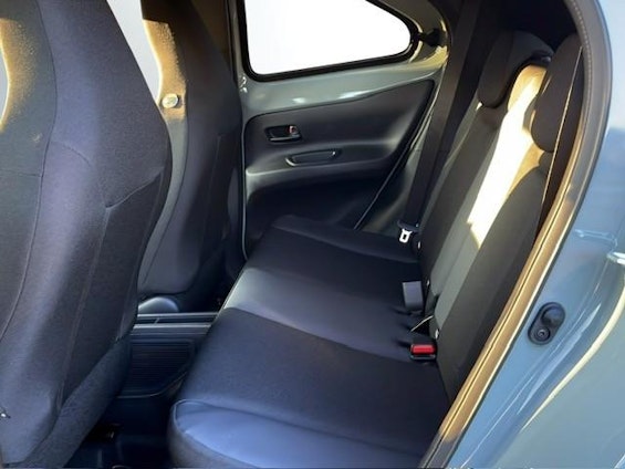 Vehicle image 6 Vehicle image 6