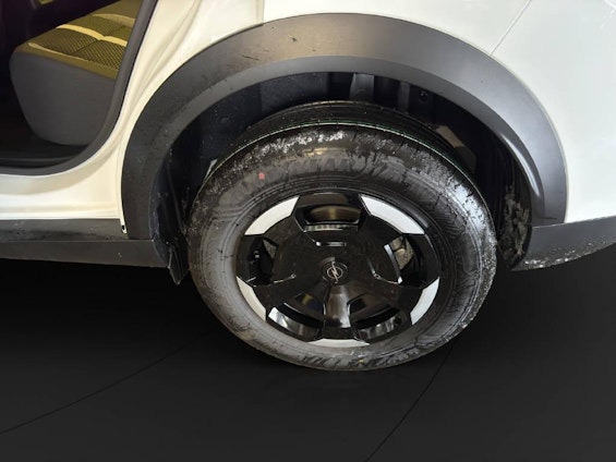 Vehicle image 9 Vehicle image 9