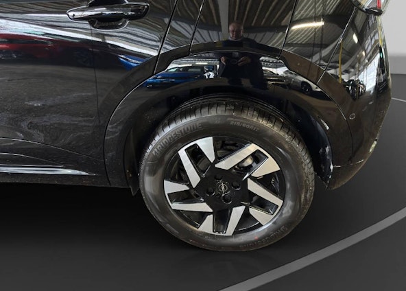 Vehicle image 9 Vehicle image 9