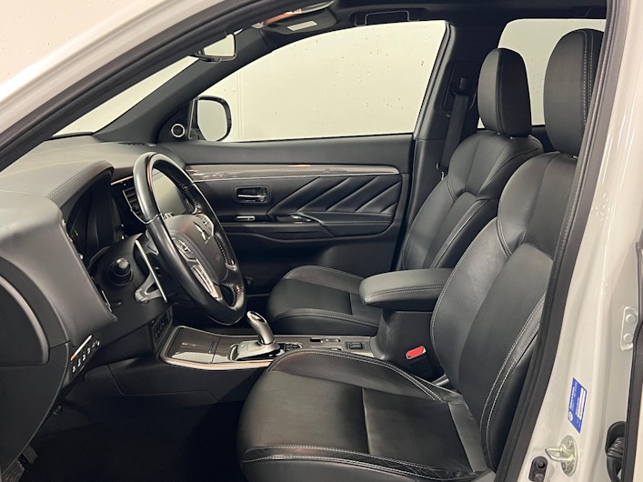 Vehicle image MITSUBISHI OUTLANDER