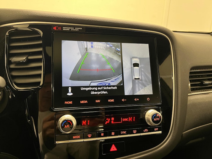 Vehicle image MITSUBISHI OUTLANDER