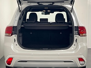Vehicle image MITSUBISHI Outlander 2.4 PHEV Diamond
