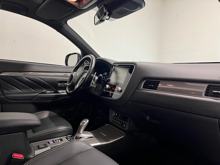 Vehicle image MITSUBISHI OUTLANDER