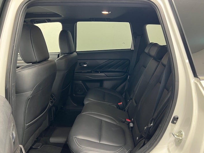 Vehicle image MITSUBISHI OUTLANDER