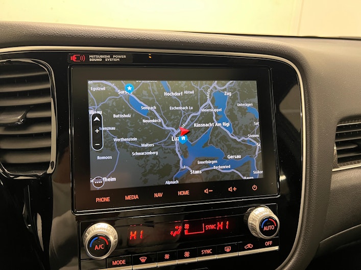 Vehicle image MITSUBISHI OUTLANDER