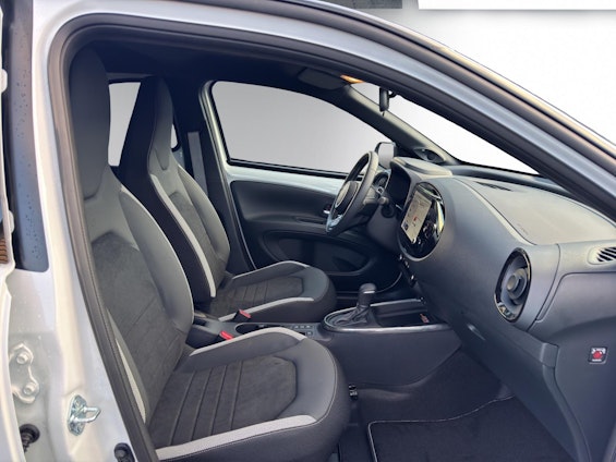 Vehicle image 14 Vehicle image 14