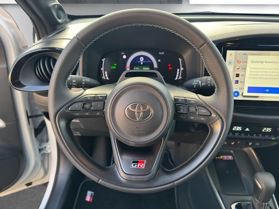 Vehicle image 9 Vehicle image 9