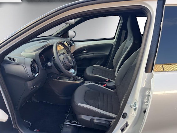 Vehicle image 8 Vehicle image 8