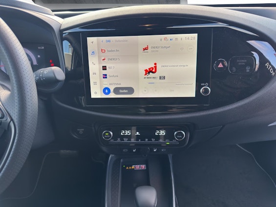 Vehicle image 16 Vehicle image 16