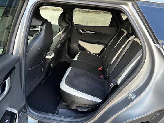 Vehicle image 13 Vehicle image 13