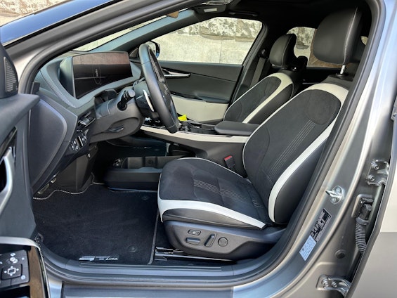 Vehicle image 8 Vehicle image 8