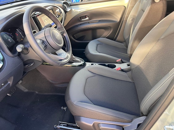 Vehicle image 8 Vehicle image 8