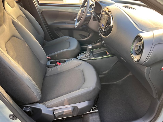 Vehicle image 12 Vehicle image 12