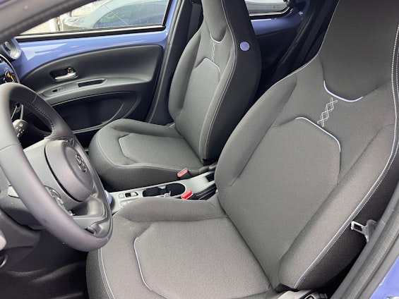 Vehicle image 8 Vehicle image 8