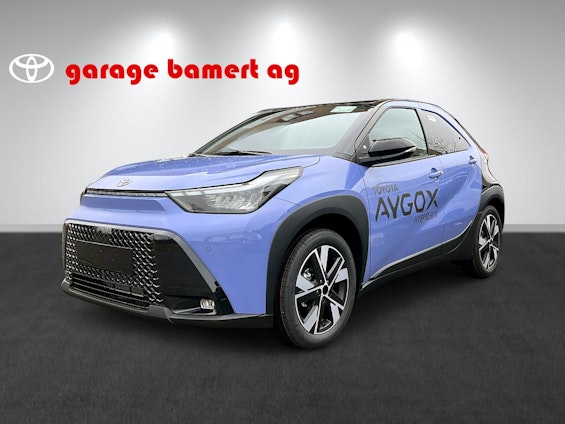 First vehicle image First vehicle image