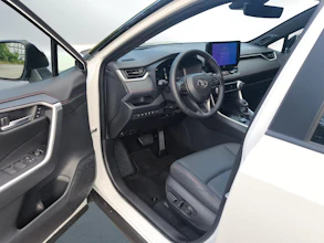 https://vehicle.imgix.net/4103065/27dc9041-8da1-47b4-b47d-29a67f163ba2.jpg