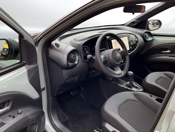 Vehicle image 3 Vehicle image 3