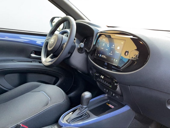 Vehicle image 9 Vehicle image 9