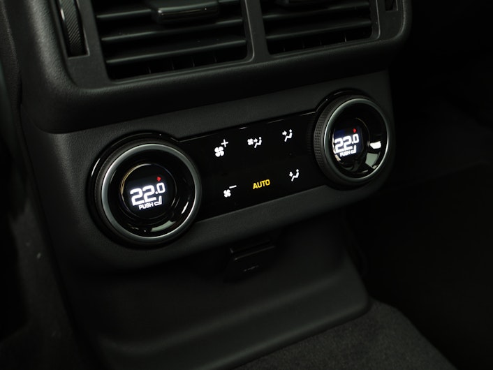 Vehicle image LAND ROVER RANGE ROVER VELAR