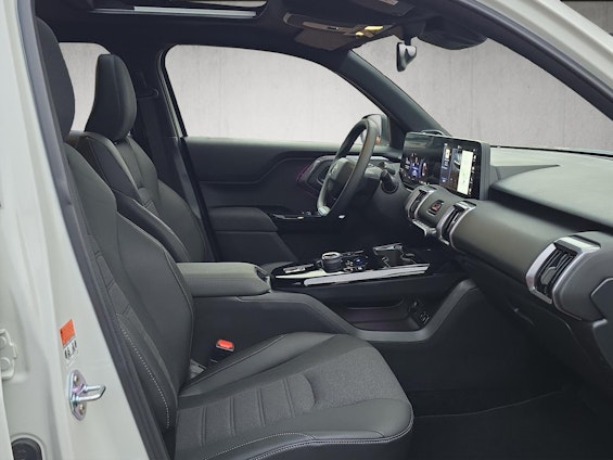 Vehicle image 13 Vehicle image 13