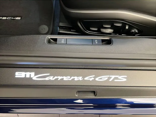 Porsche 911 Carrera 4 GTS Cabriolet