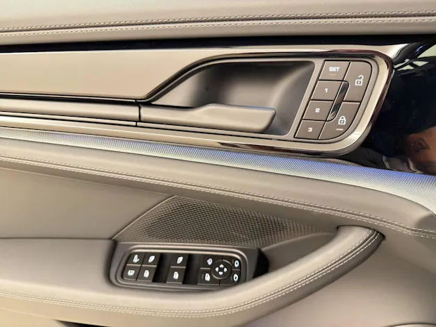 PORSCHE Panamera 4 E-Hybrid
