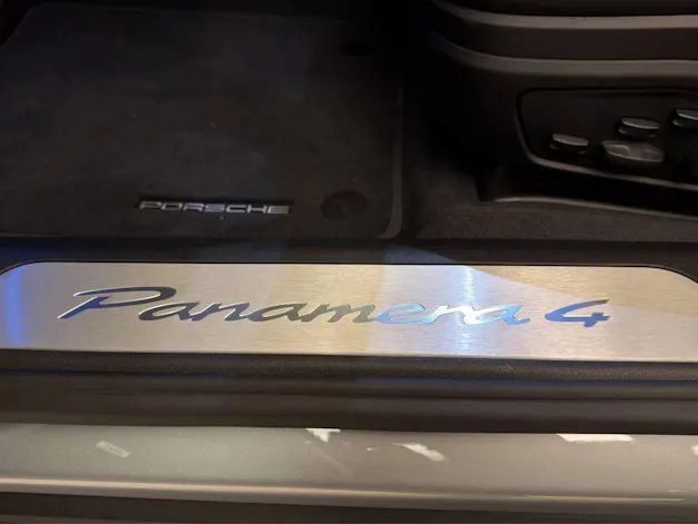 PORSCHE Panamera 4 E-Hybrid