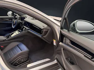 PORSCHE Panamera 4 E-Hybrid