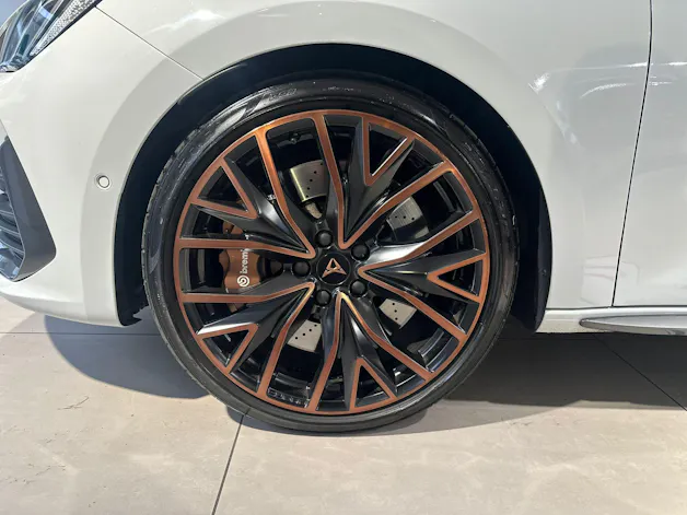 Cupra Leon ST 2.0 TSI 370 VZ CUP 4Drive DSG