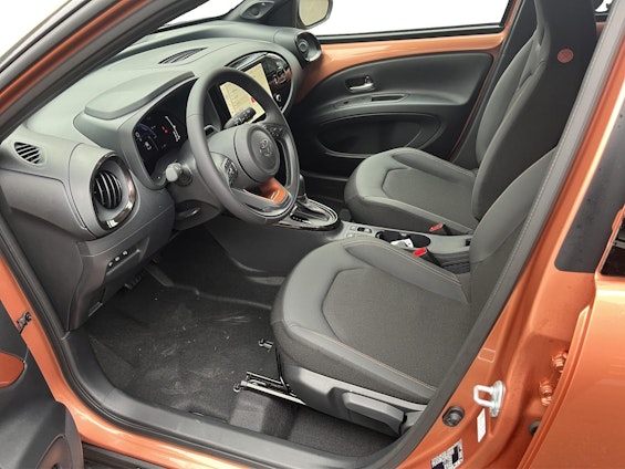 Vehicle image 5 Vehicle image 5