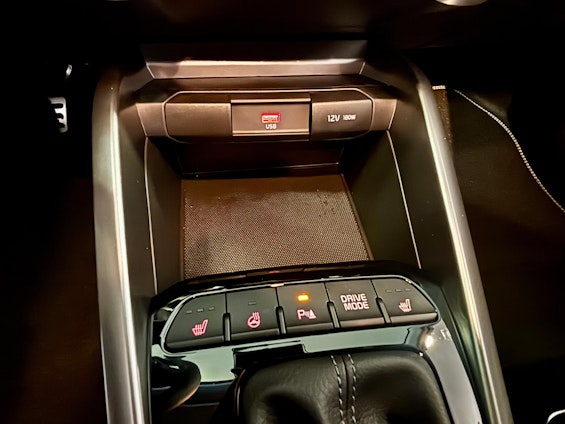 Vehicle image 17 Vehicle image 17