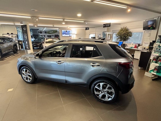 Vehicle image 4 Vehicle image 4