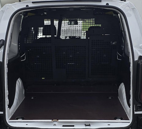 Vehicle image 17 Vehicle image 17