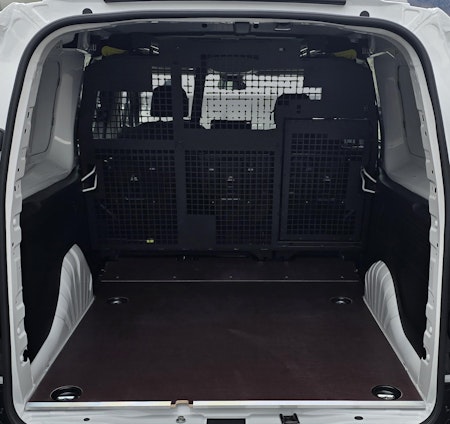 Vehicle image 18 Vehicle image 18